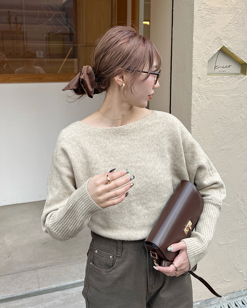 クラシックボートネックニット