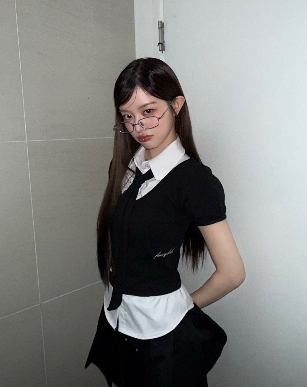 K-POPアイドル着用] PLEATS LAYERED WRAP SKIRT (BLACK)_