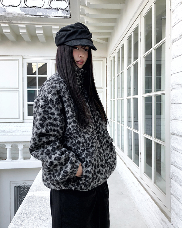 レオパード柄ボアジップアップ