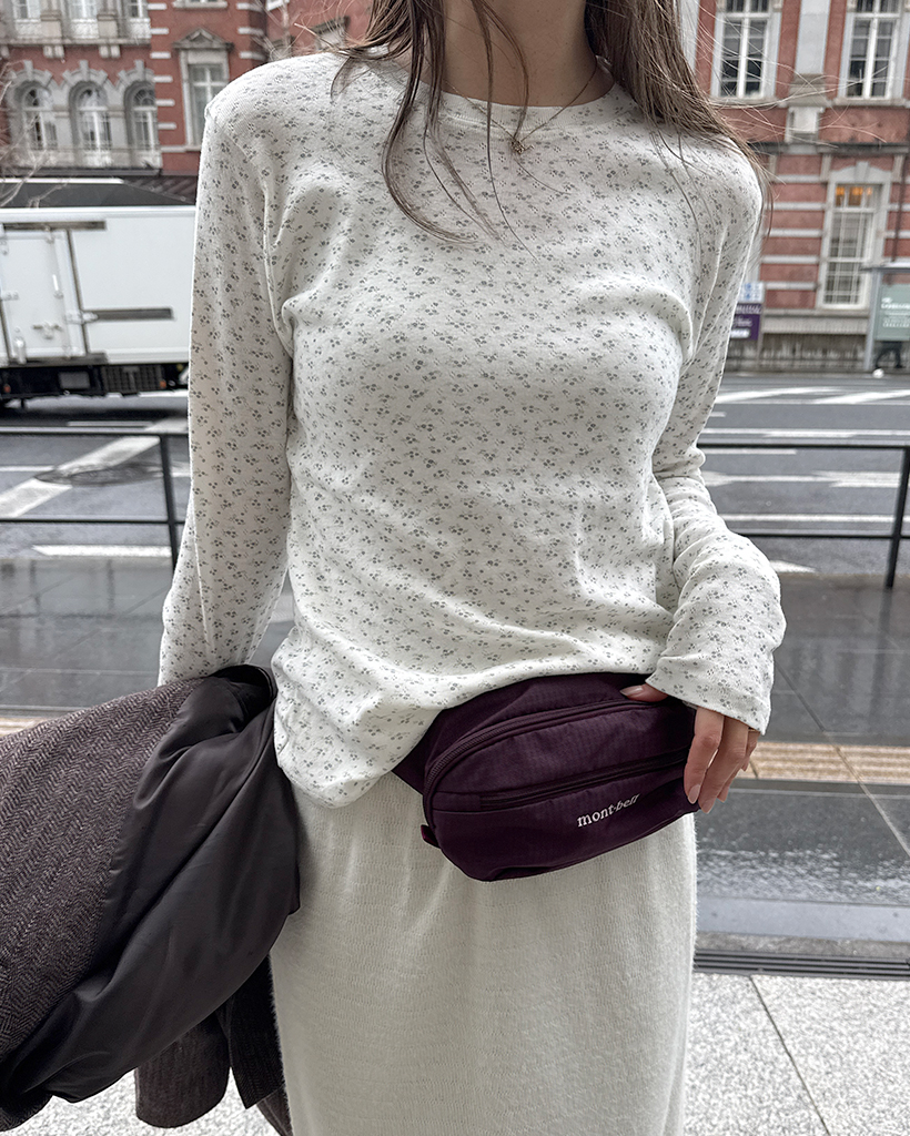 フラワーパターンロングスリーブTシャツ