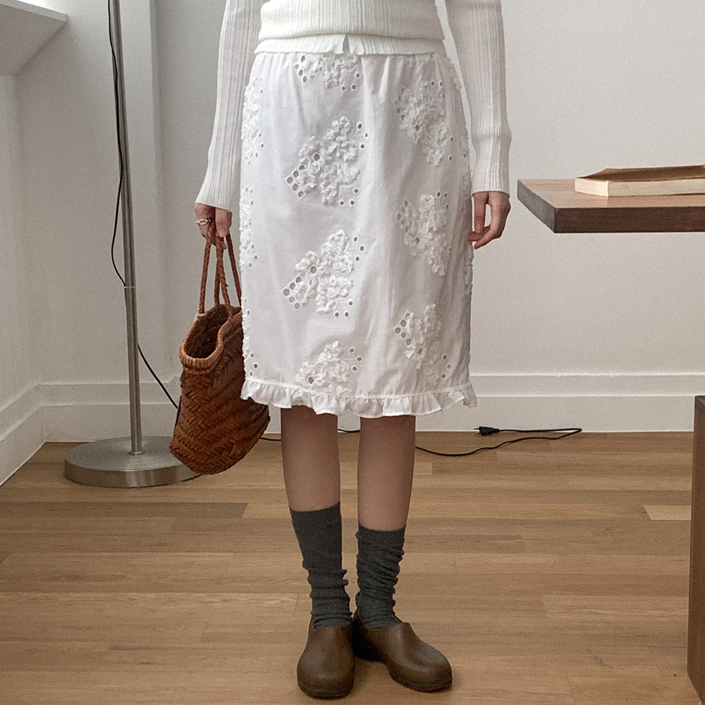 アイレットパンチングミディスカート