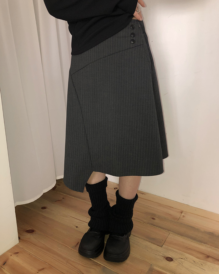 アンバランスボタンミドル丈スカート