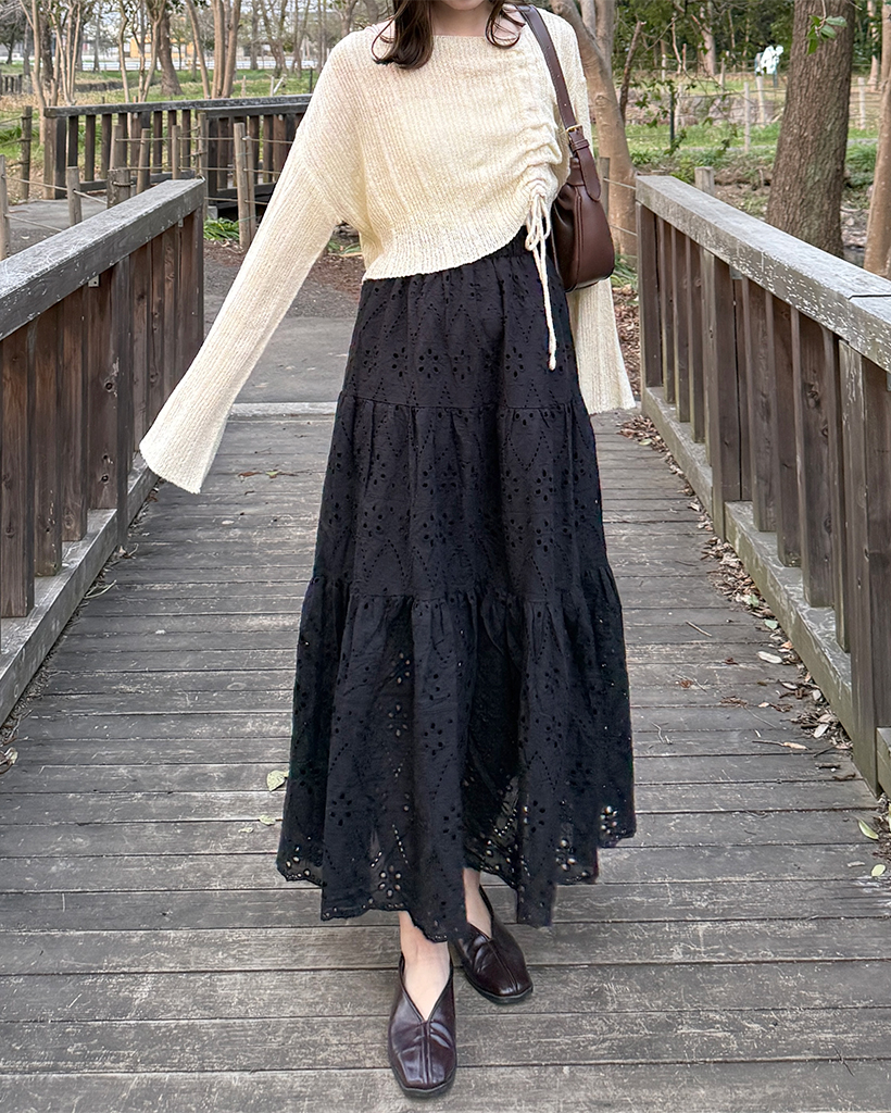 パンチングレースロングスカート