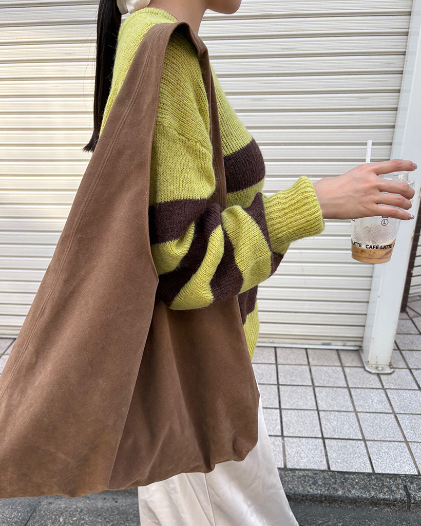 スエードショルダーバッグ