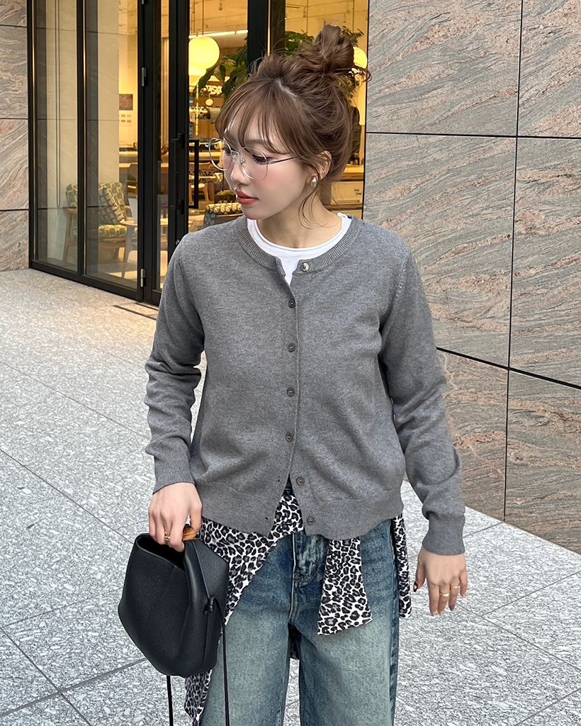 クラシックラウンドネックカーディガン