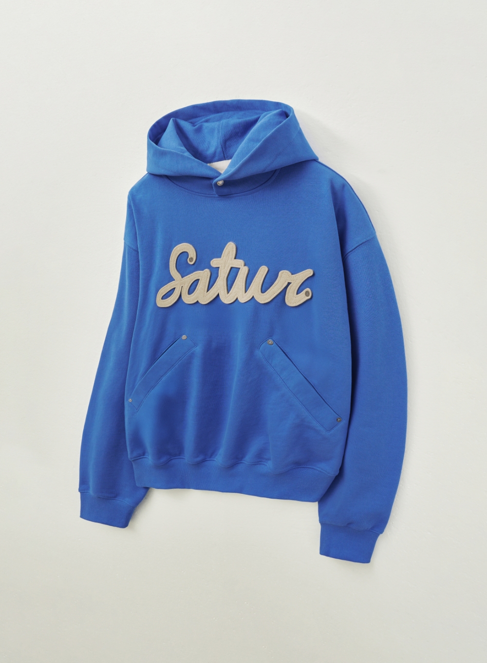 ★送料・関税込★SATUR★Satur Applique Rivet Hoodie★フード★ Satur Applique Rivet Hoodie - Blue | ファッション通販サイト NUGU