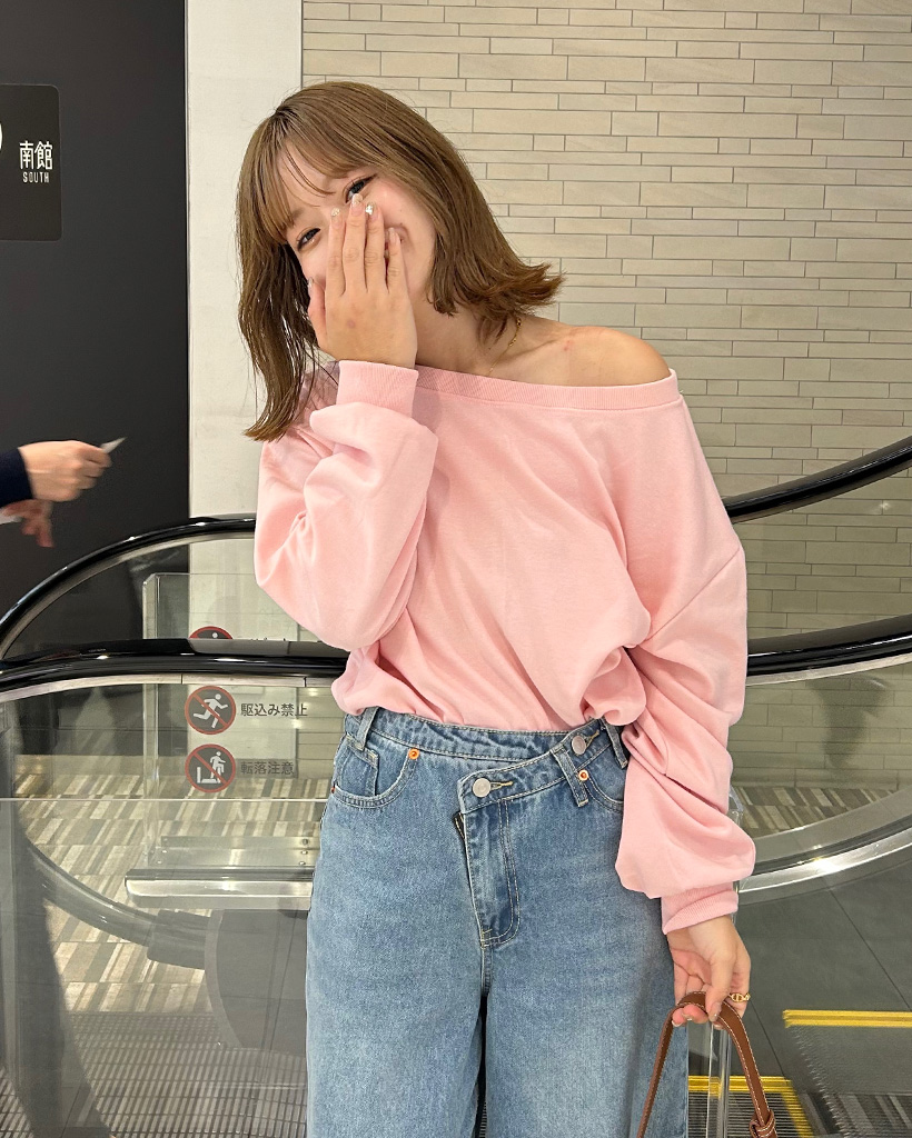 オフショルダースウェットシャツ