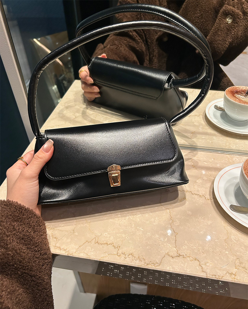 スクエアゴールドバックルポイントバッグ