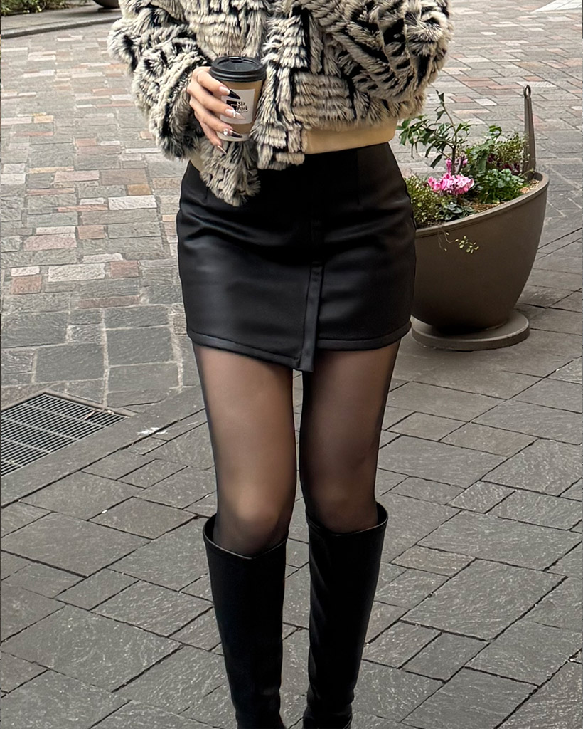 レザースリットミニスカート