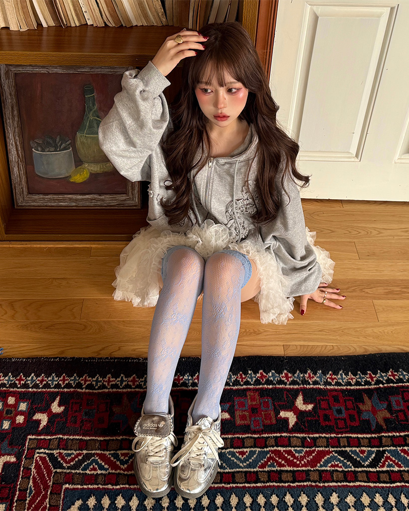 フラワー刺繍ジップパーカー