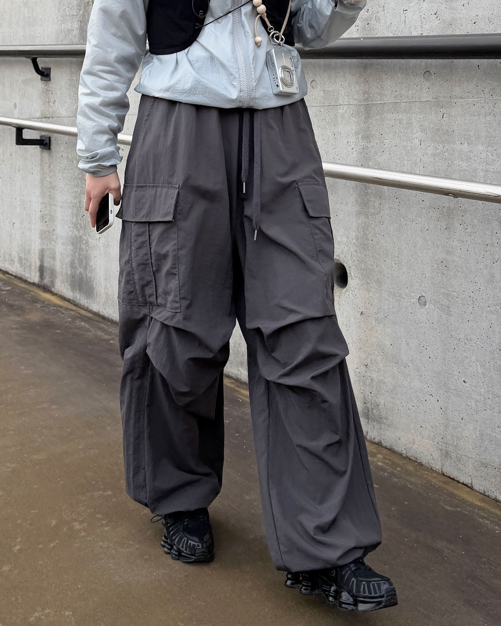 カーゴワイドナイロンパンツ