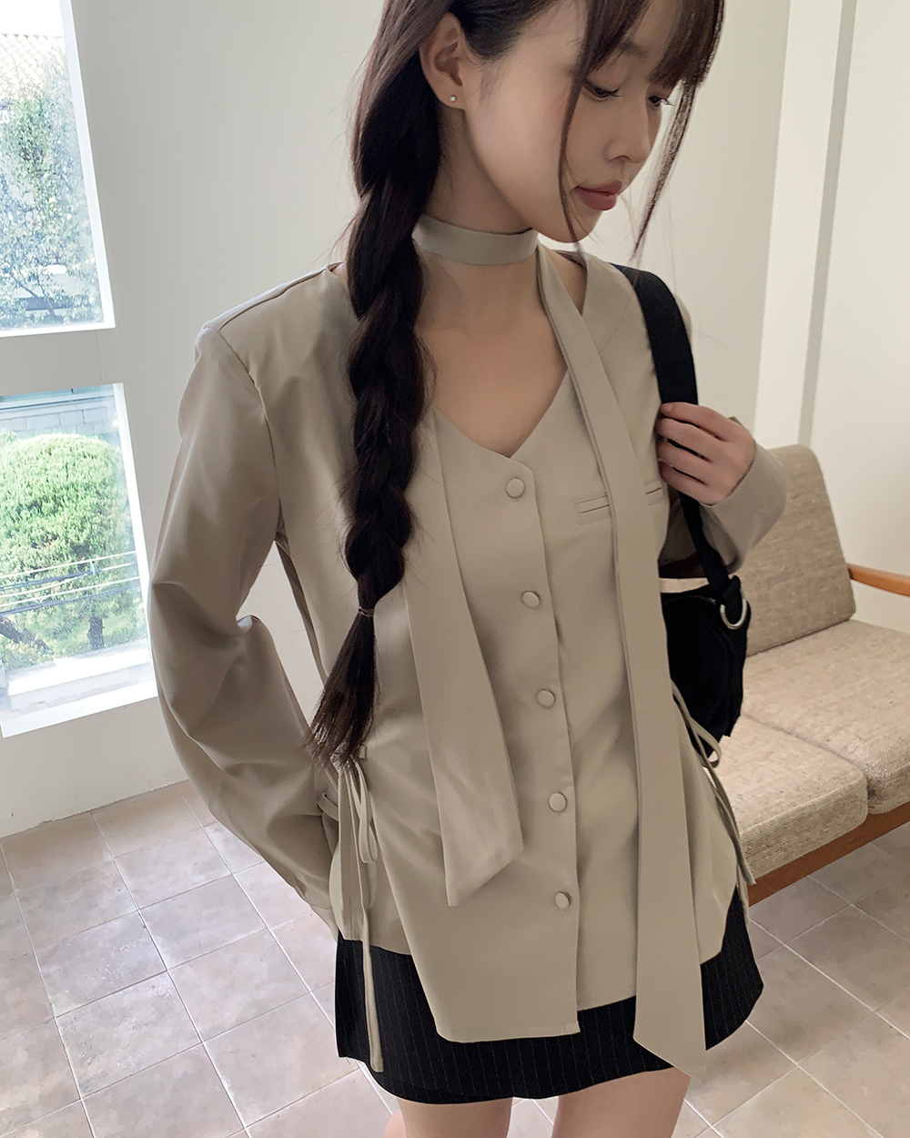 サイドストラップVネック長袖ブラウス