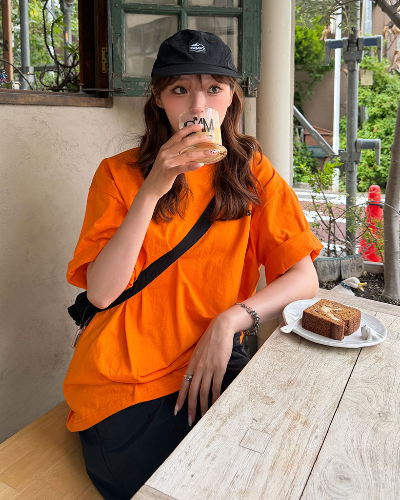 バックロゴTシャツ