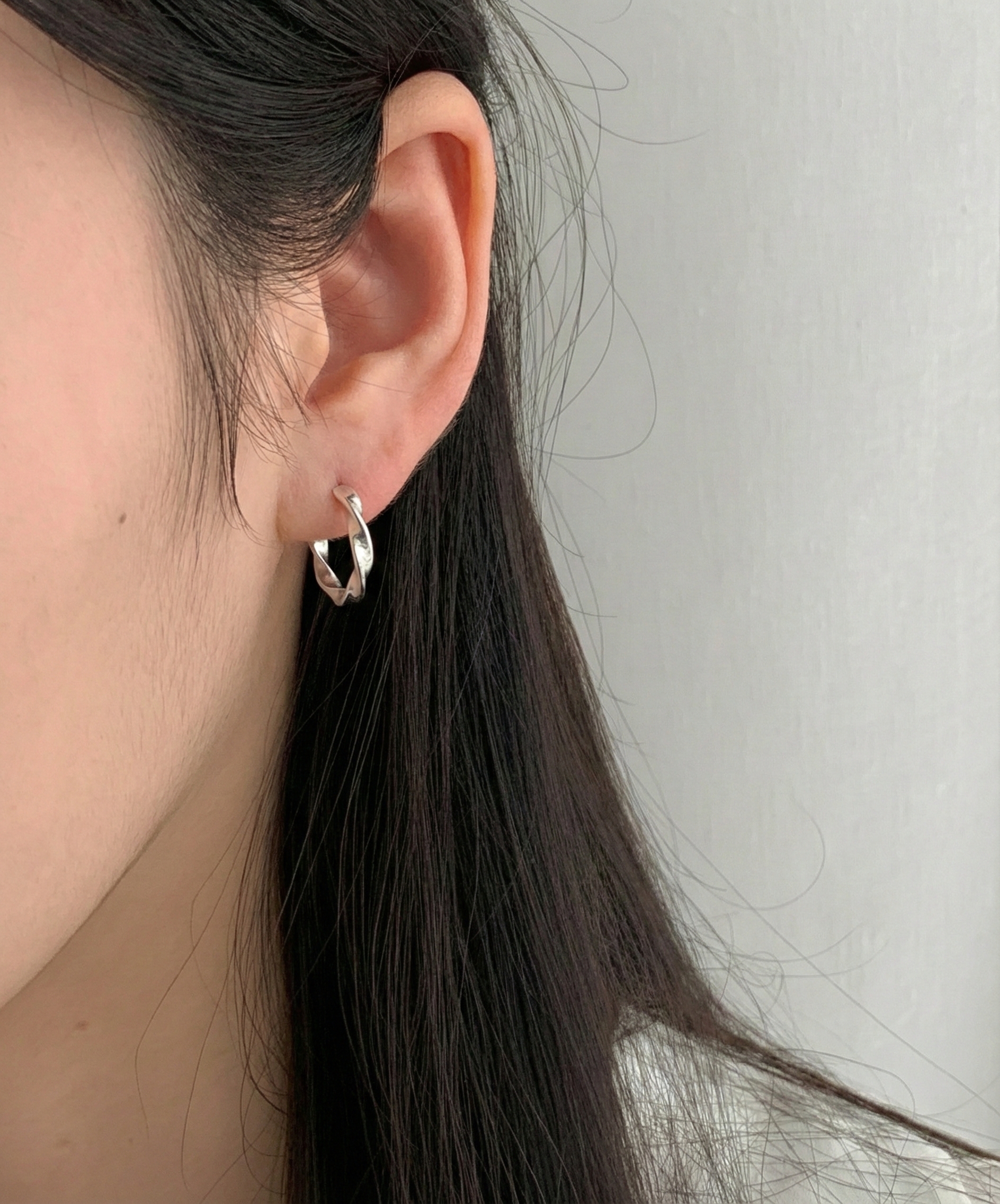 ツイストリングワンタッチピアス