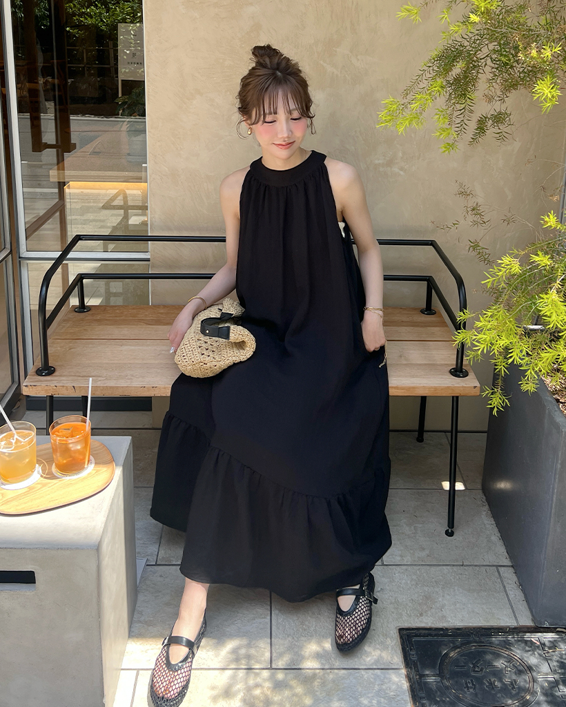 バックオープンホルターネックロングワンピース