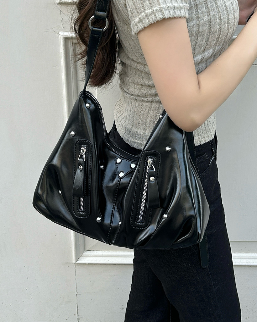 マルチジップスタッズショルダーバッグ