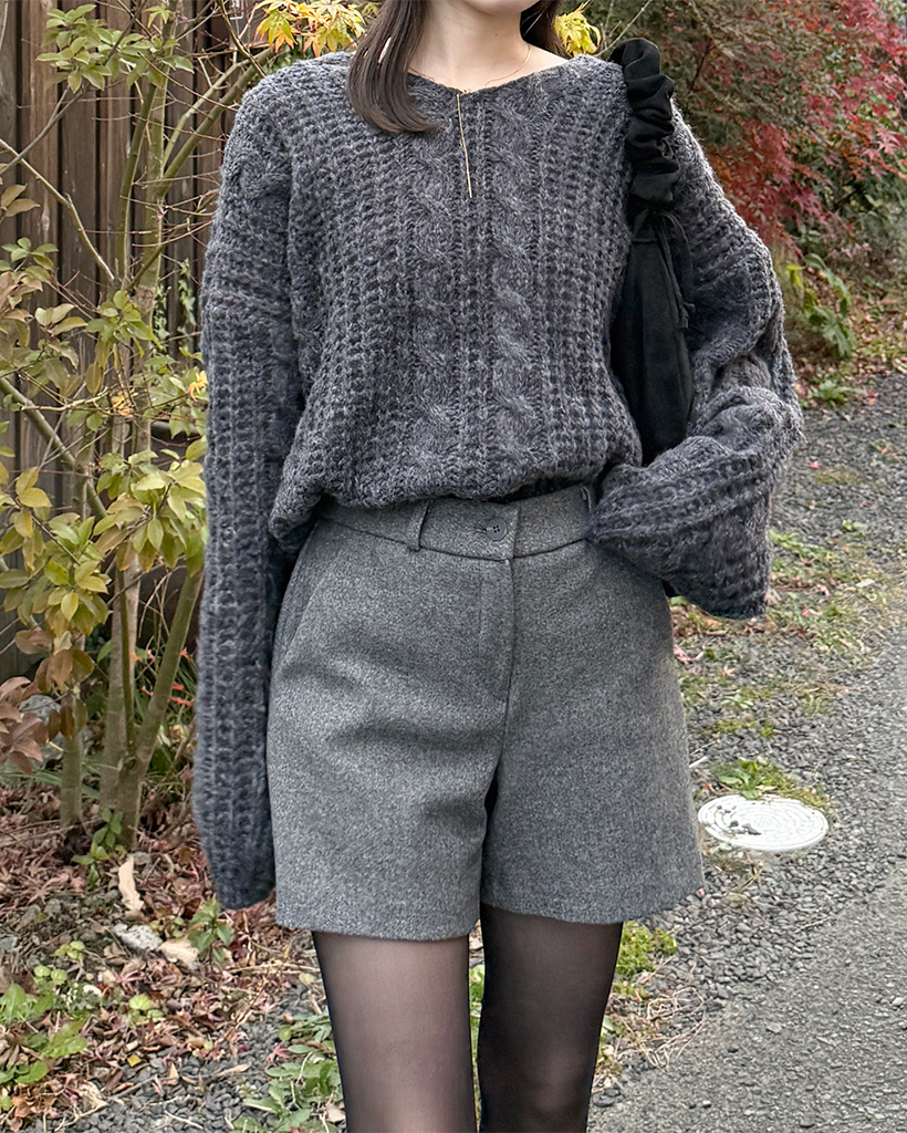 ケーブルVネックニット