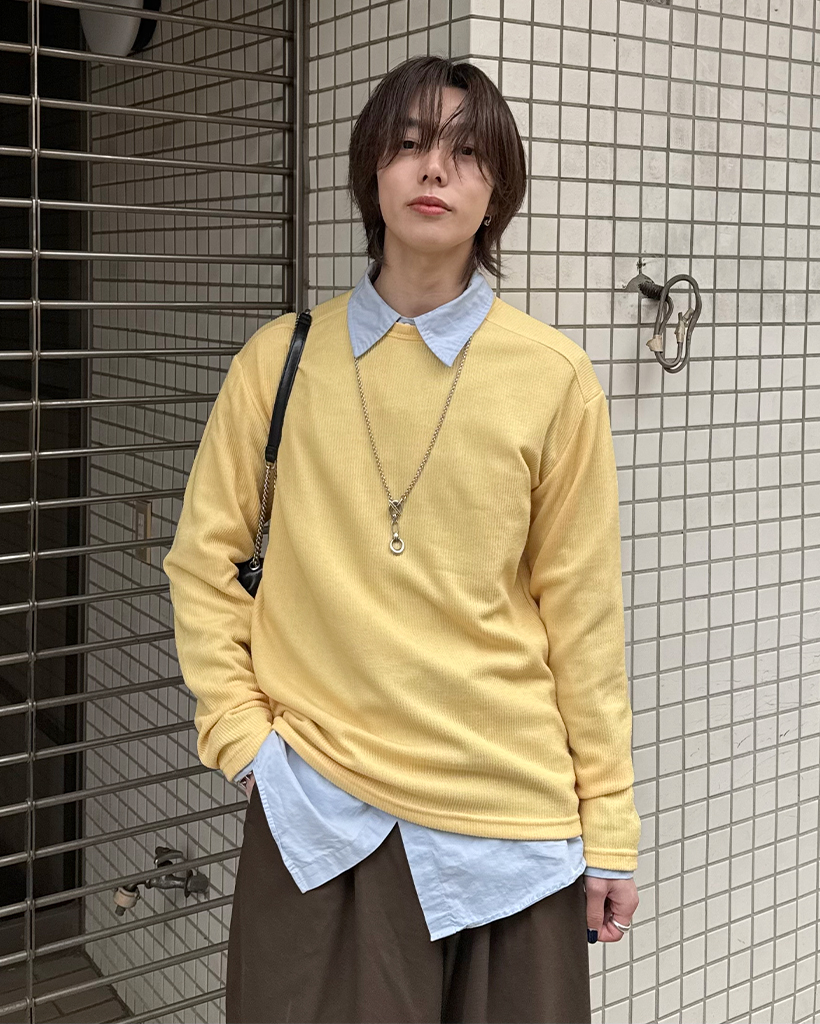 ワイドショルダーラウンドネックニット