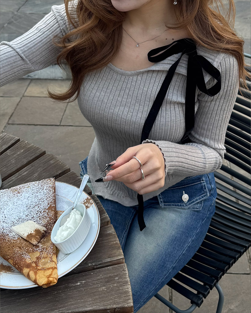 ブラックリボンショルダーニット