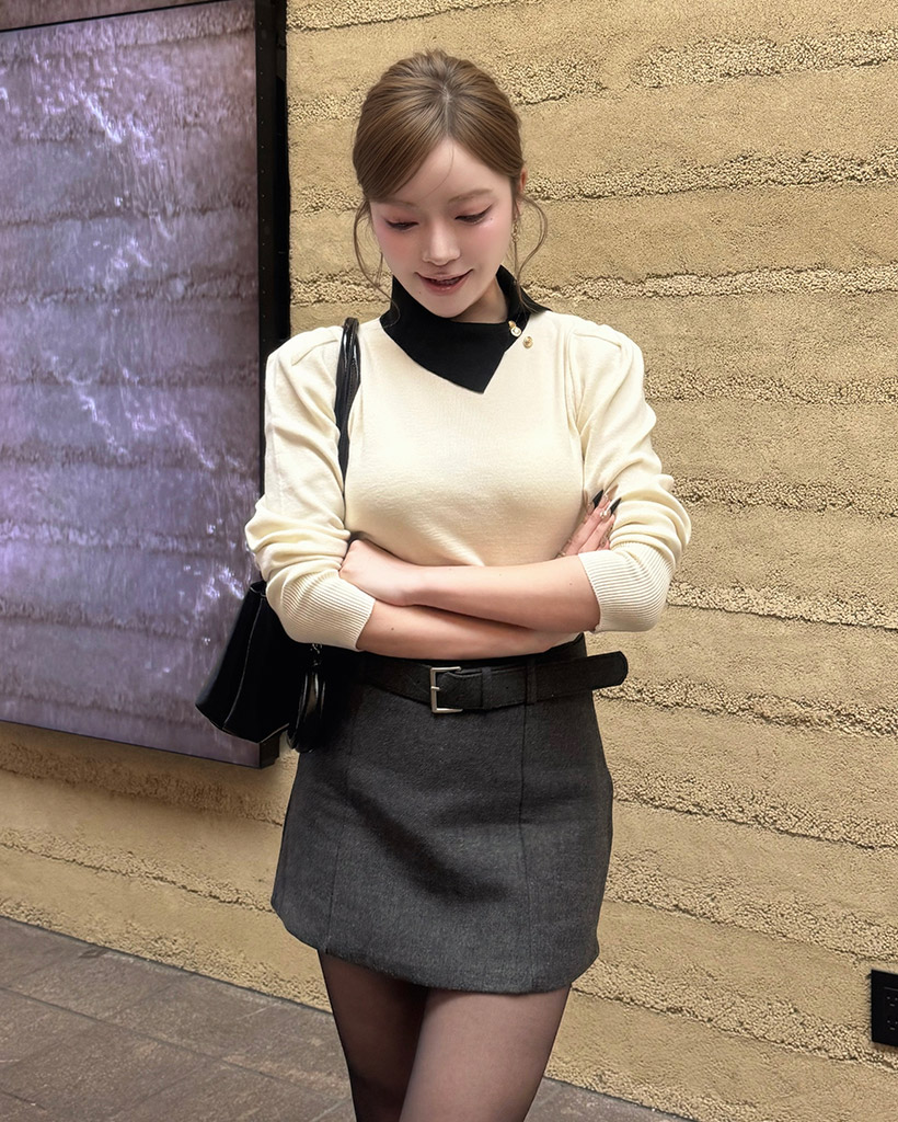 バイカラーゴールドボタンニット