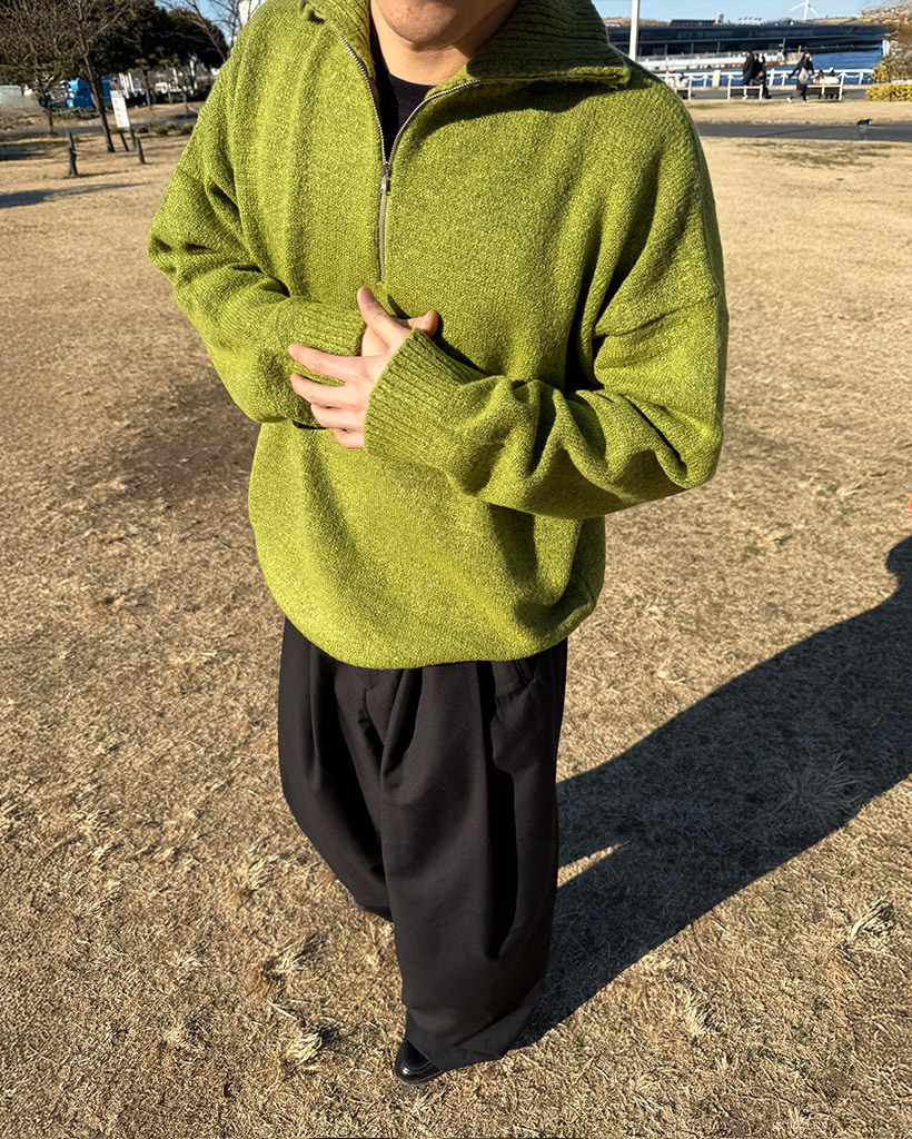 ハイネックハーフジップニット