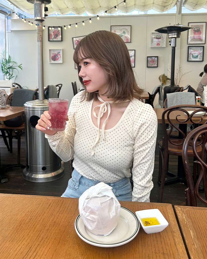 ドットタイUネックTシャツ