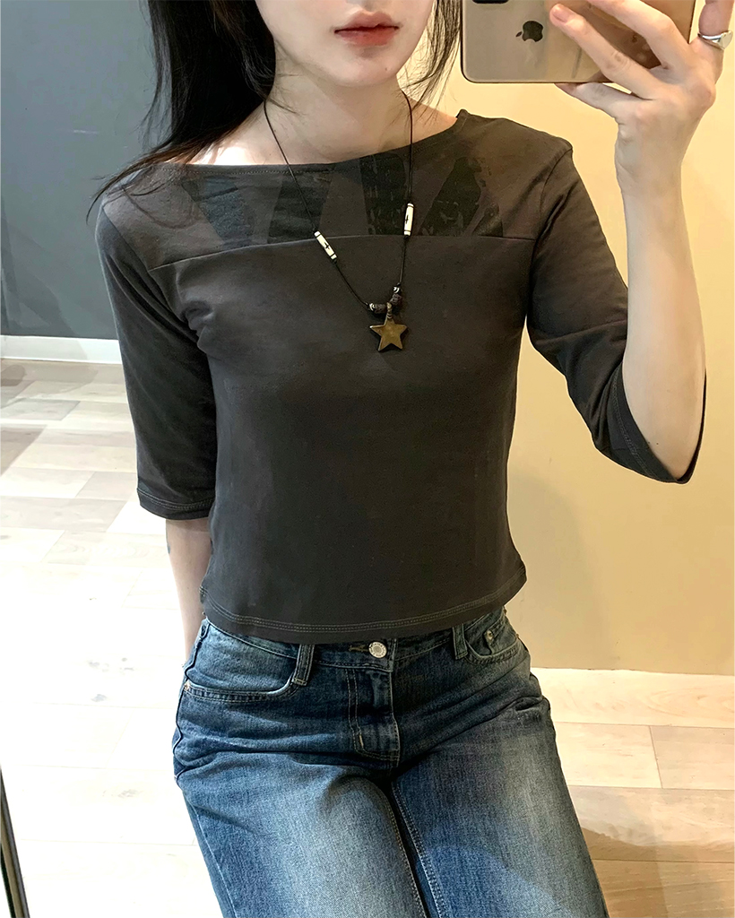ネックプリントスリムフィットTシャツ