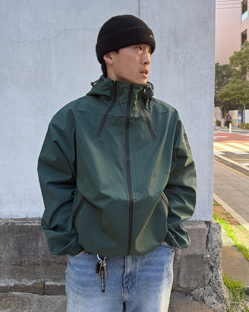 斜めジップフードウィンドブレーカー