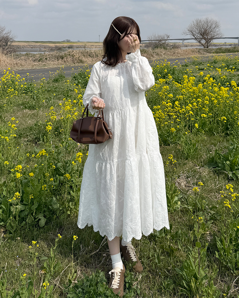 ネックレースポイントフリルロングワンピース