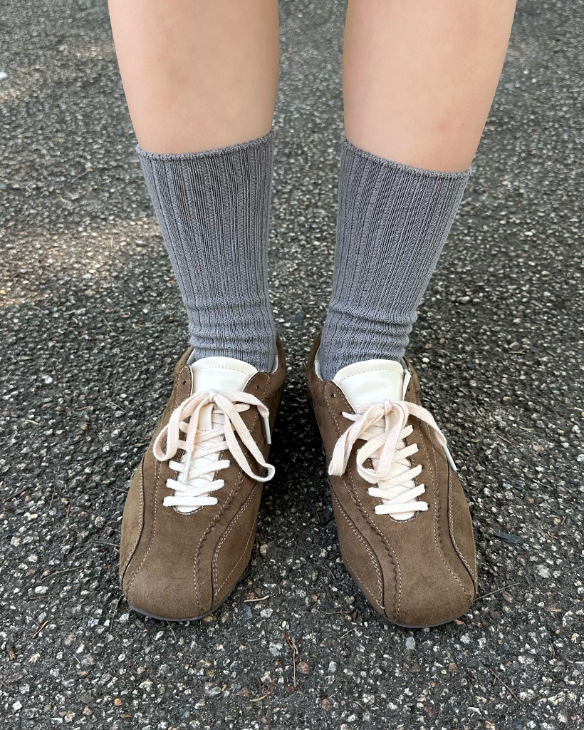 スエードラウンドスニーカー