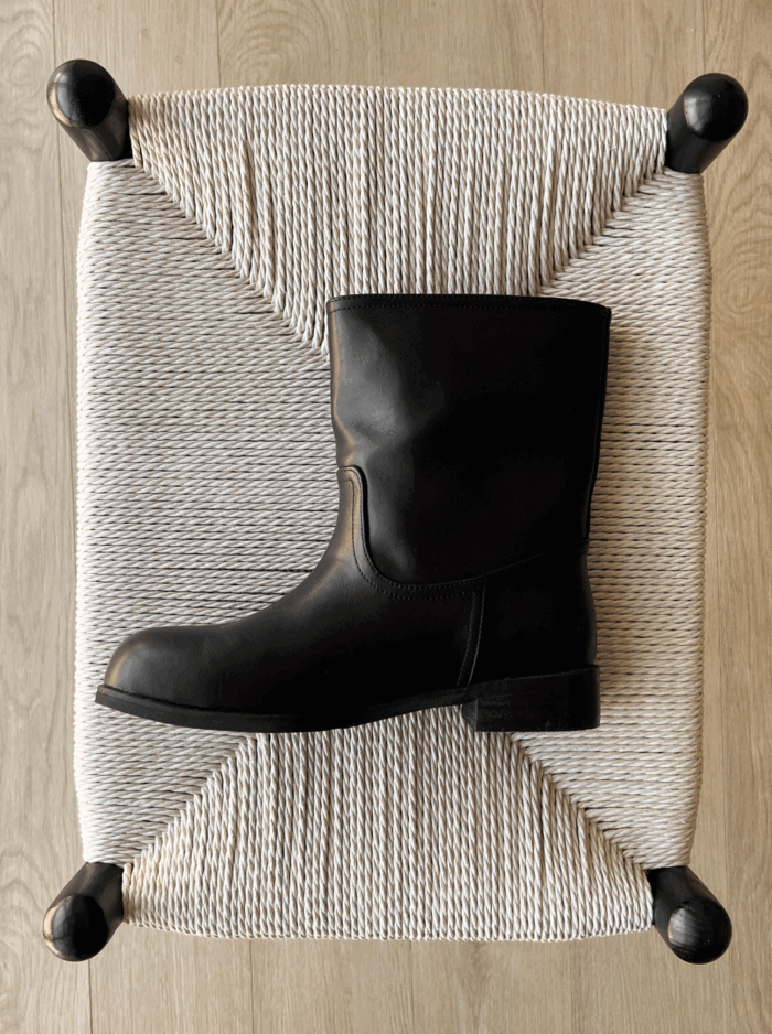 ミニマルショートブーツ