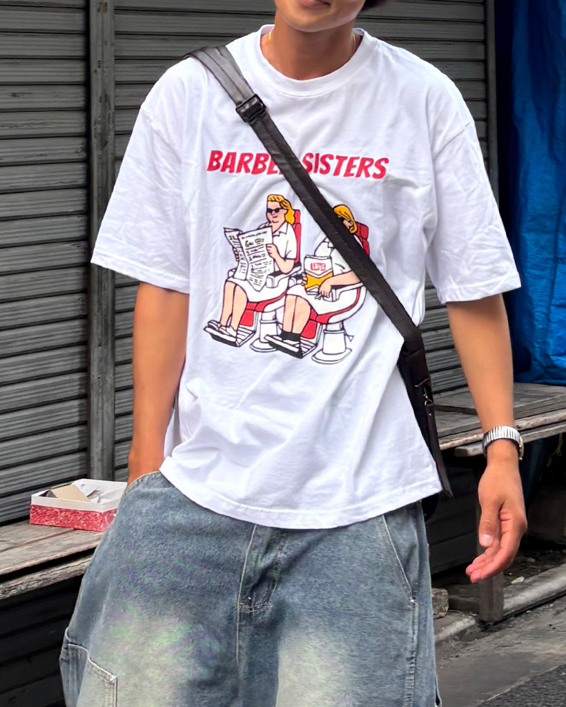 （ユニセックス）SISTERSプリントTシャツ