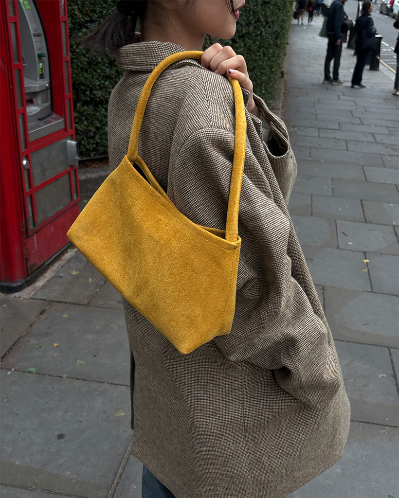 スエードショルダーバッグ