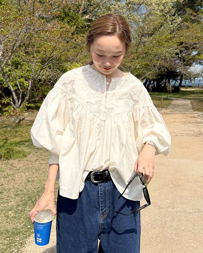 ジャガードレースバルーンフレアブラウス