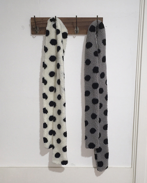 ドット柄バイカラーボアマフラー