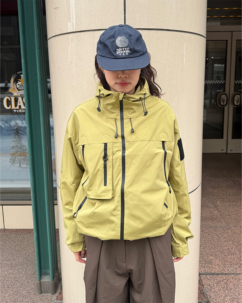 テーピングポケットウィンドブレーカー