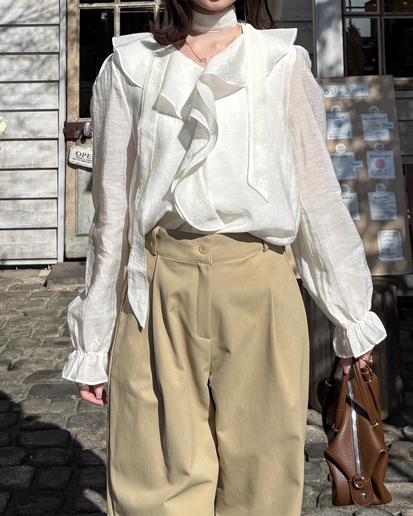 ストラップVネックシャーリングブラウス