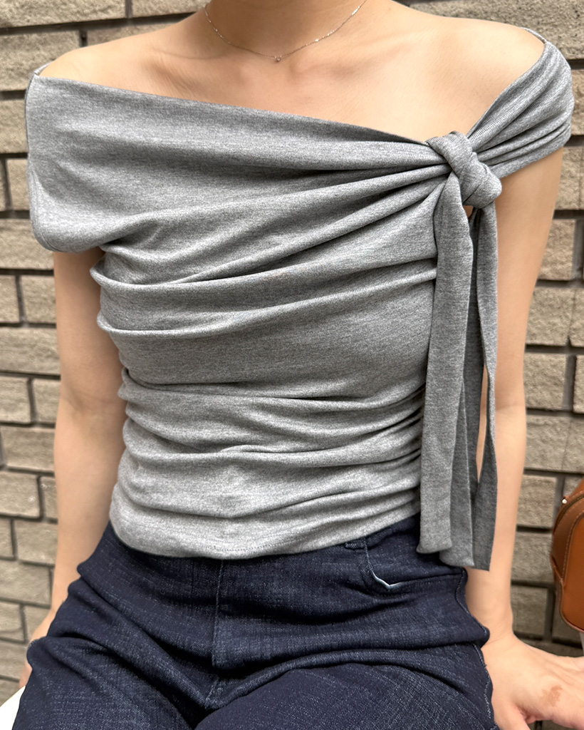 オフショルダーリボンストラップTシャツ | ファッション通販