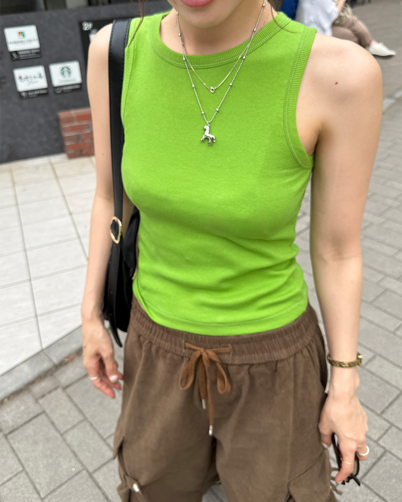 スリムフィットタンクトップ