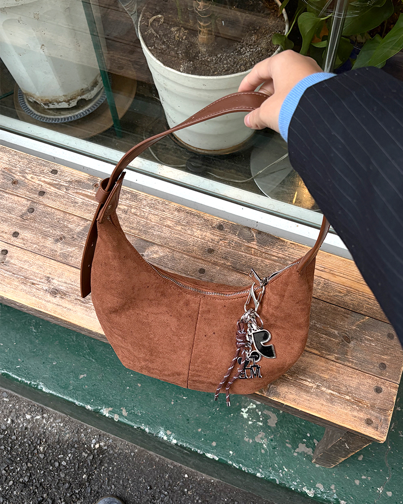 ハーフムーンショルダーバッグ