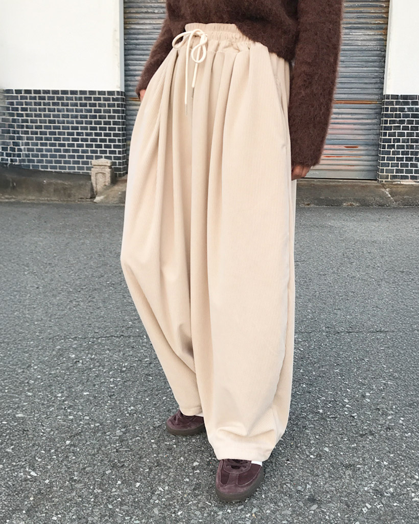 コーデュロイツータックワイドパンツ