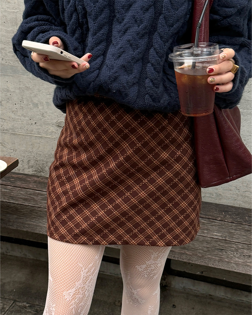 チェックミニスカート