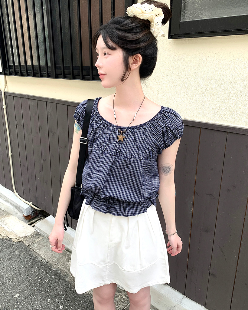 チェックブラウス