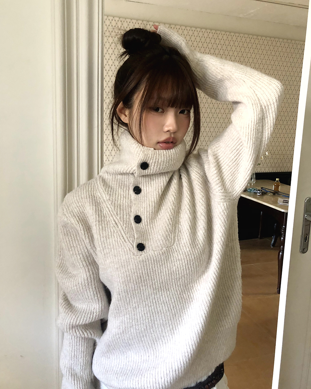 ハイネックハーフボタンニット