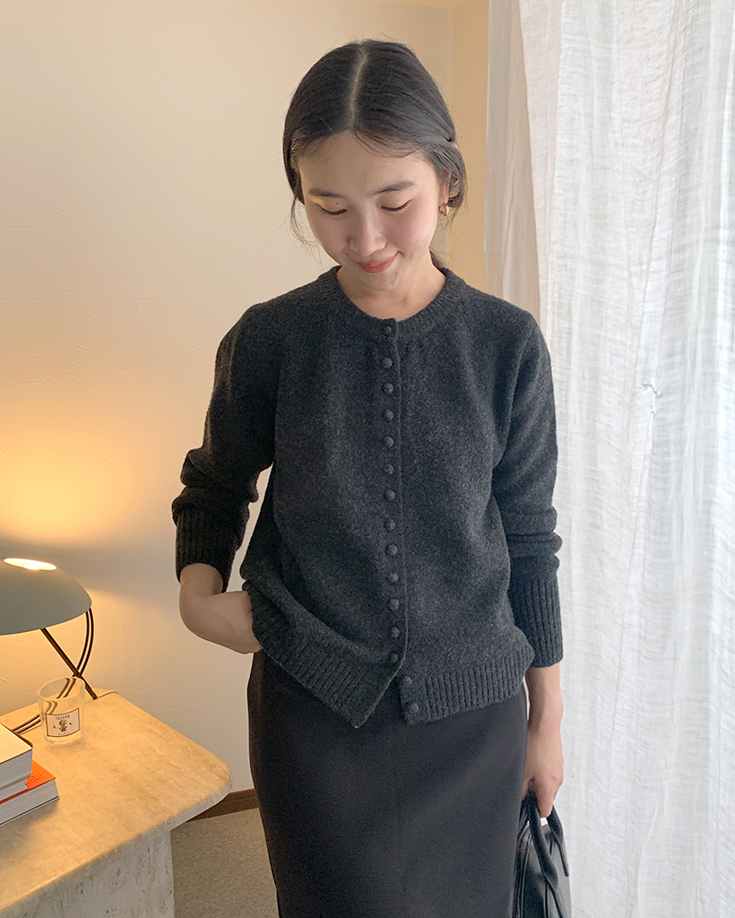 包みボタンモノニットカーディガン