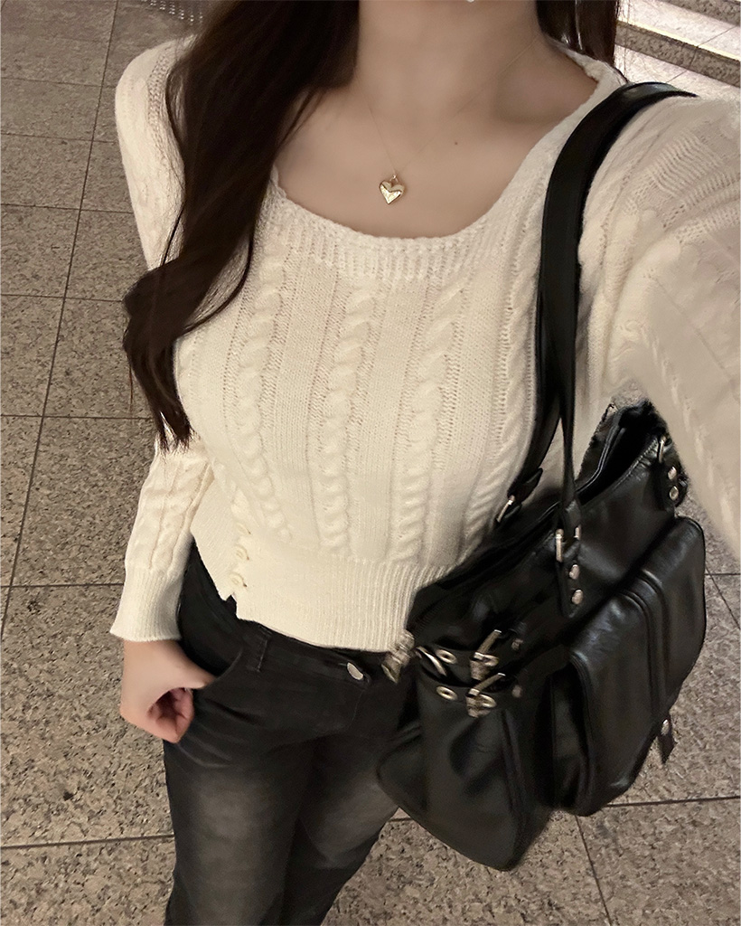 スクエアネックボタンケーブルニット