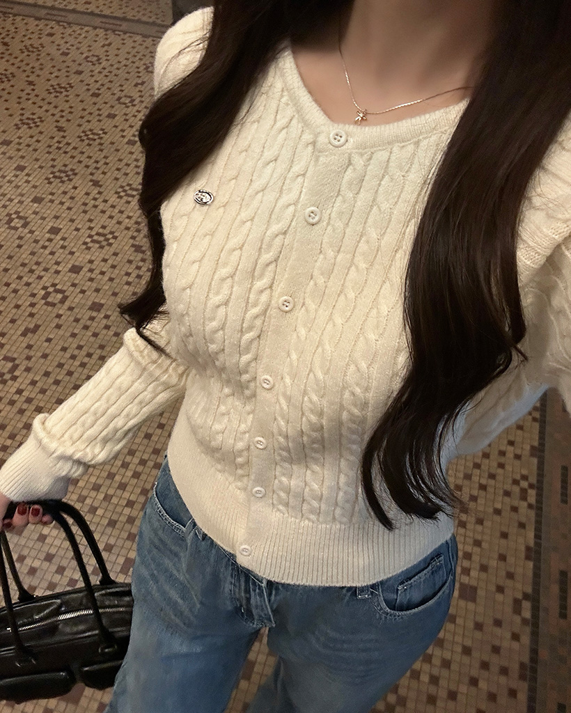 ケーブルニットカーディガン