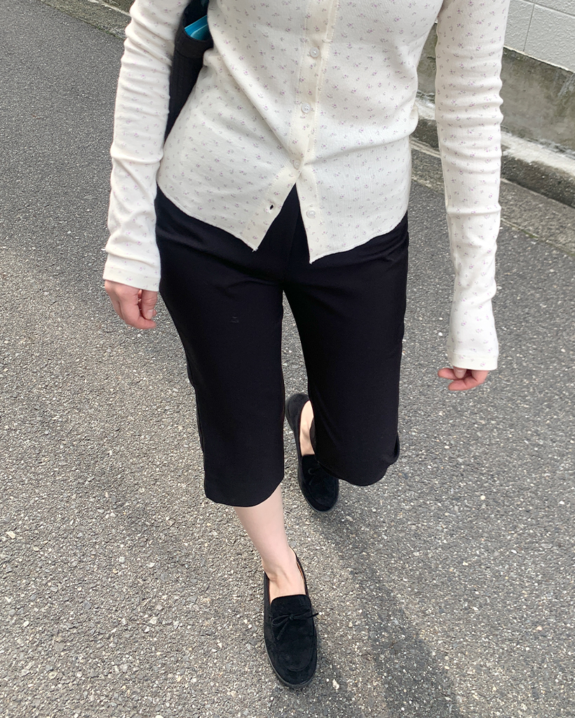 サイドスリットカプリパンツ