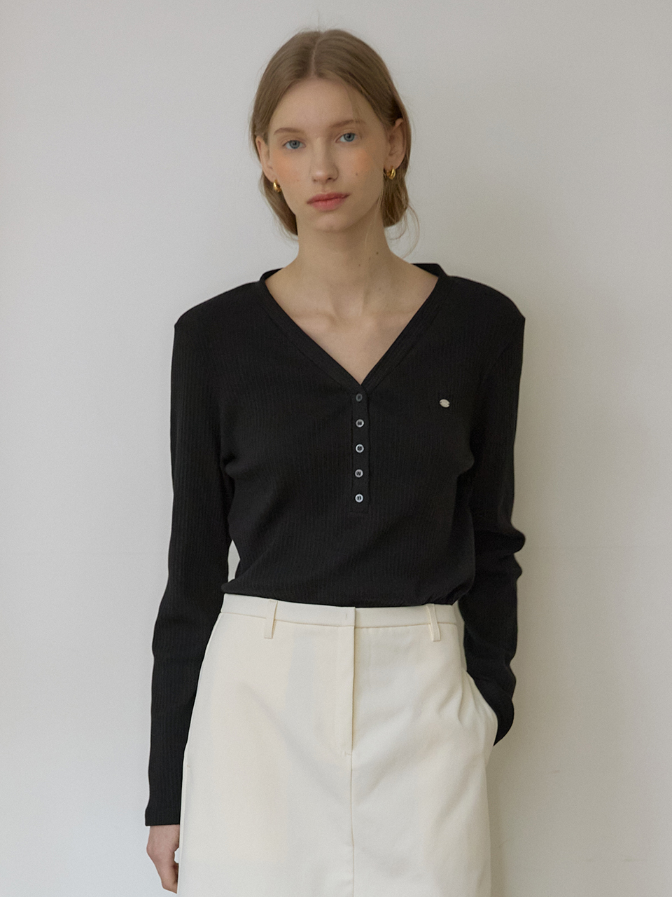 Logo V-neck Button Sleeves T-shirt - Black