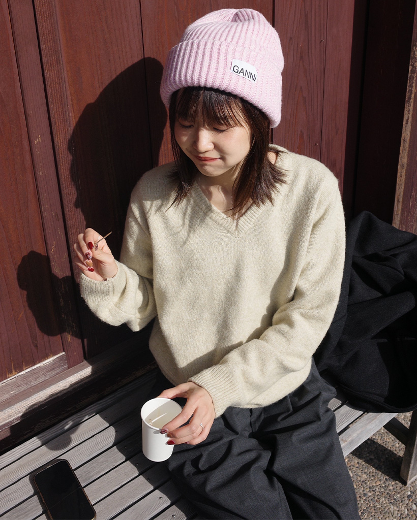 ソフトVネックニット